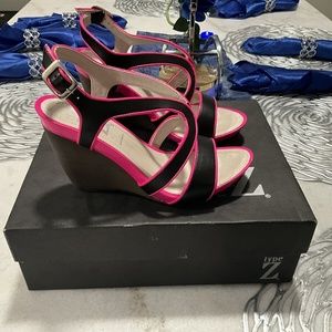 Type Z Chelsea Women's Pink/Black Leather Sandals Size 8
